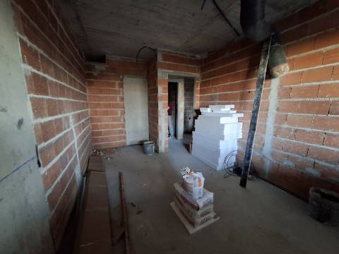 APARTAMENTO T1 COM VARANDA NAS BARROCAS