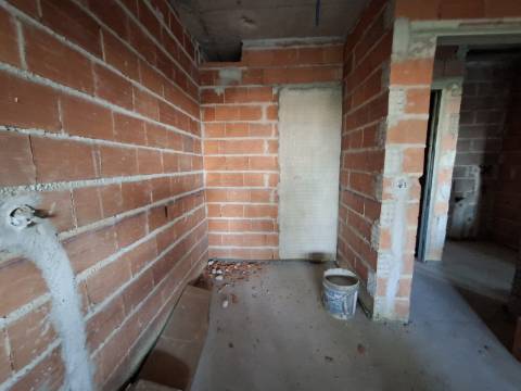 APARTAMENTO T1 COM VARANDA NAS BARROCAS