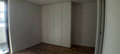 APARTAMENTO T1 COM TERRAÇO NAS BARROCAS