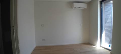 APARTAMENTO T1 COM TERRAÇO NAS BARROCAS