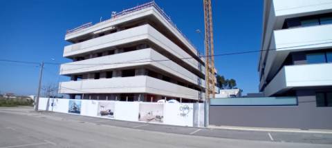 APARTAMENTO T1 COM TERRAÇO NAS BARROCAS