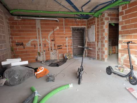 APARTAMENTO T1 COM TERRAÇO NAS BARROCAS