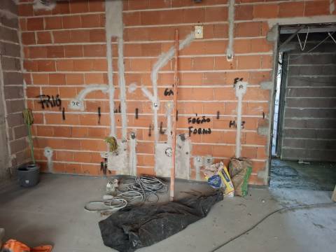 APARTAMENTO T1 COM TERRAÇO NAS BARROCAS