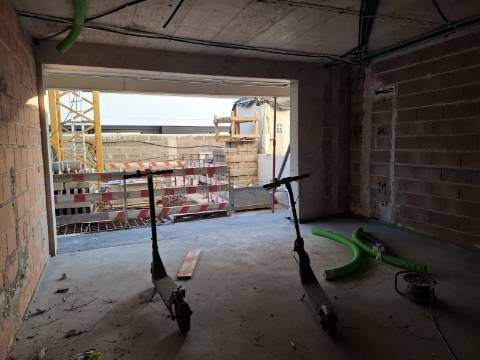 APARTAMENTO T1 COM TERRAÇO NAS BARROCAS