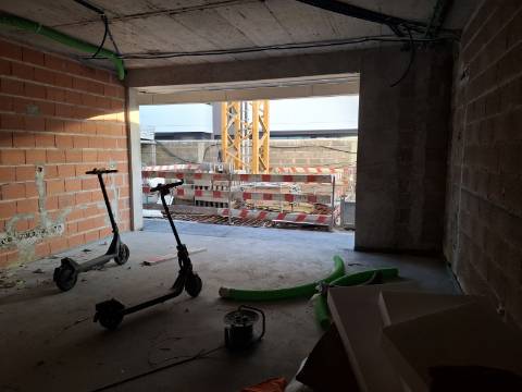 APARTAMENTO T1 COM TERRAÇO NAS BARROCAS