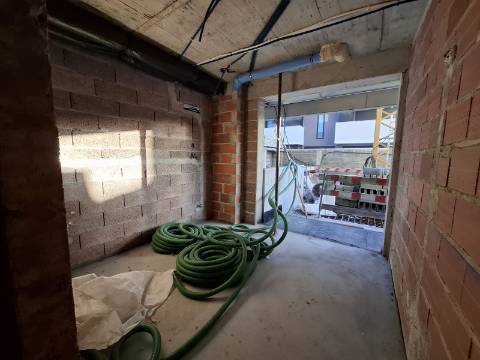 APARTAMENTO T1 COM TERRAÇO NAS BARROCAS