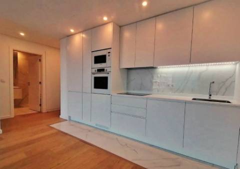 Apartamento T1 em condomínio alto padrão Tagus Bay