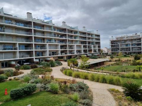 Apartamento T1 em condomínio alto padrão Tagus Bay