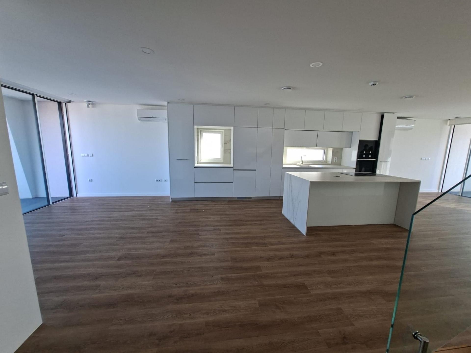 Apartamento T3+1 Duplex Novo - Primeira Linha de Mar | Costa Nova