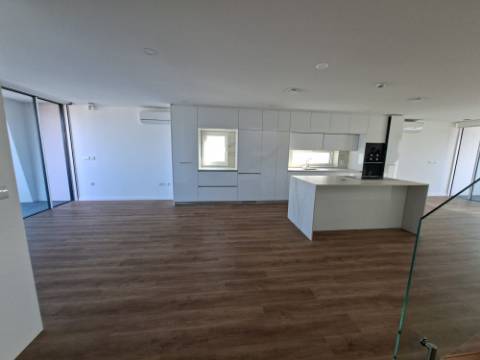 Apartamento T3+1 Duplex Novo - Primeira Linha de Mar | Costa Nova