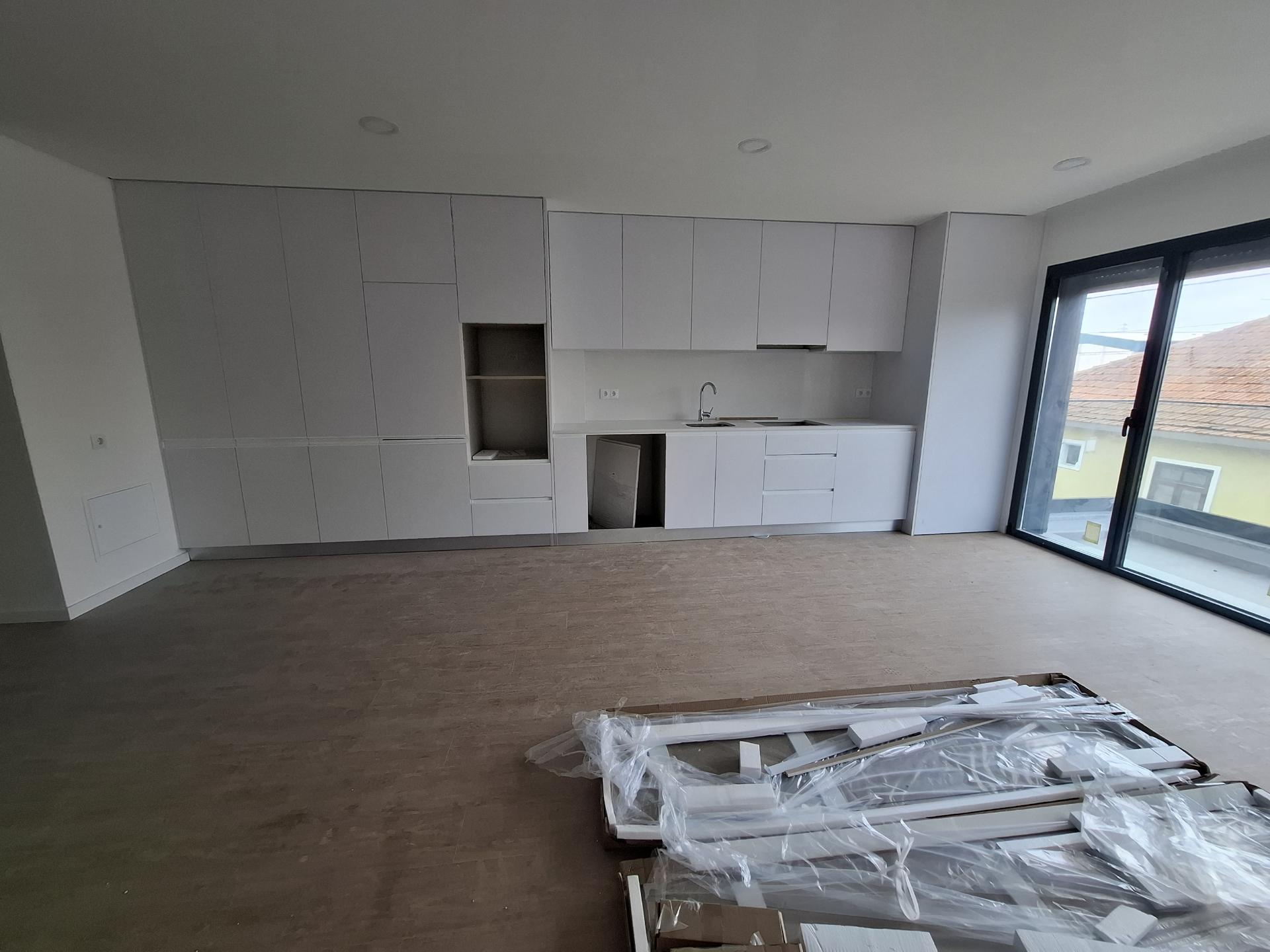 Apartamento T2 + 1 com varanda em Esgueira, Aveiro