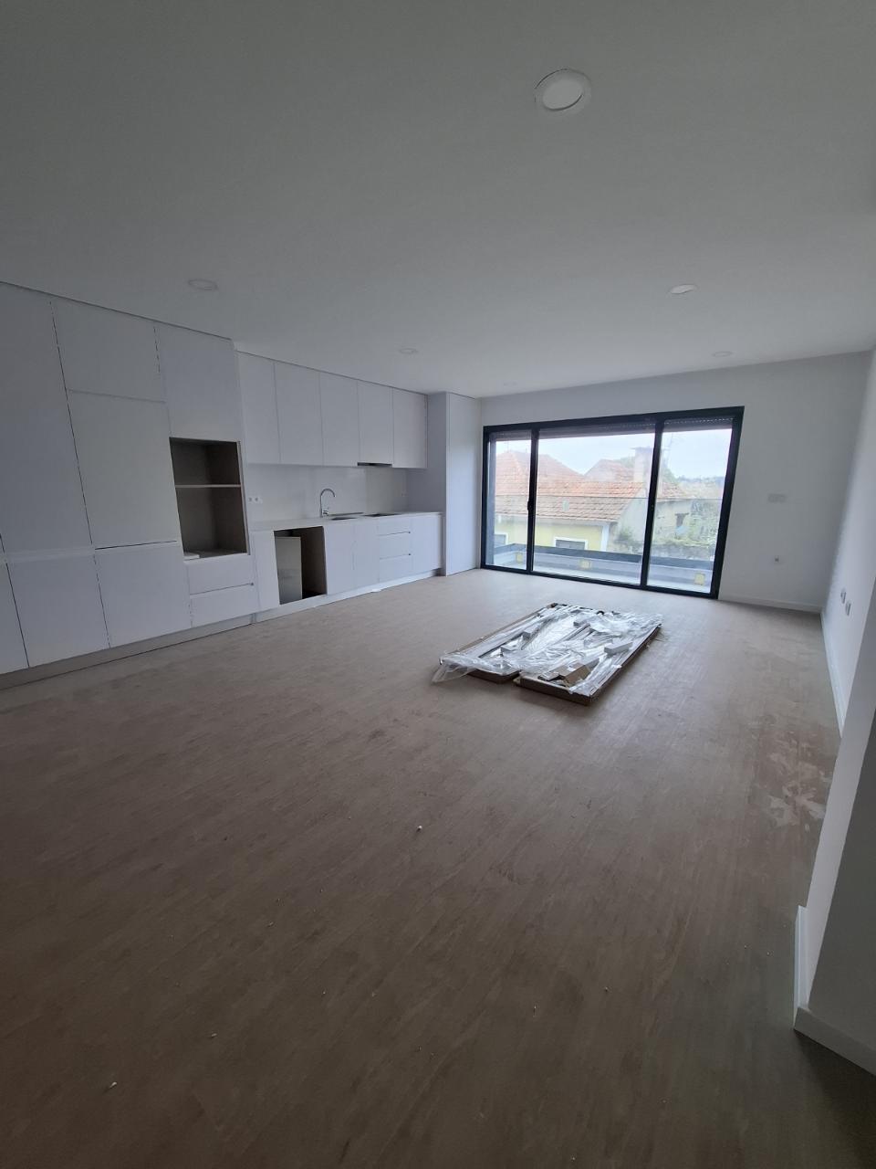 Apartamento T2 + 1 com varanda em Esgueira, Aveiro