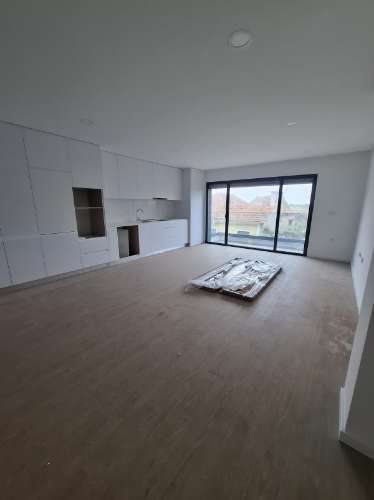 Apartamento T2 + 1 com varanda em Esgueira, Aveiro