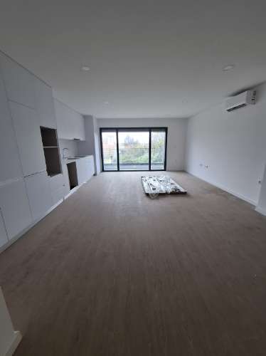 Apartamento T2 + 1 com varanda em Esgueira, Aveiro