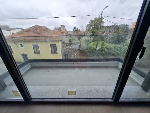 Apartamento T2 + 1 com varanda em Esgueira, Aveiro