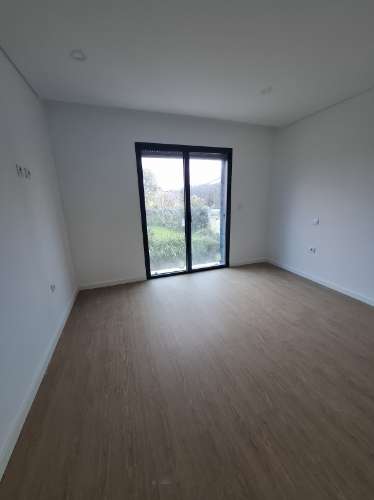 Apartamento T2 + 1 com varanda em Esgueira, Aveiro