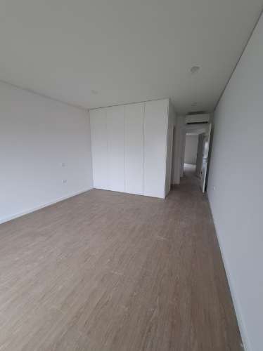 Apartamento T2 + 1 com varanda em Esgueira, Aveiro