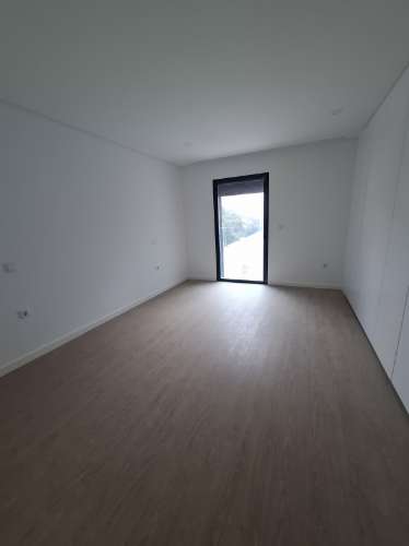 Apartamento T2 + 1 com varanda em Esgueira, Aveiro