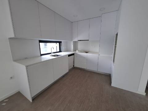 Apartamento T2 + Duplex Amplo + Terraço na Cobertura em Esgueira, Aveiro