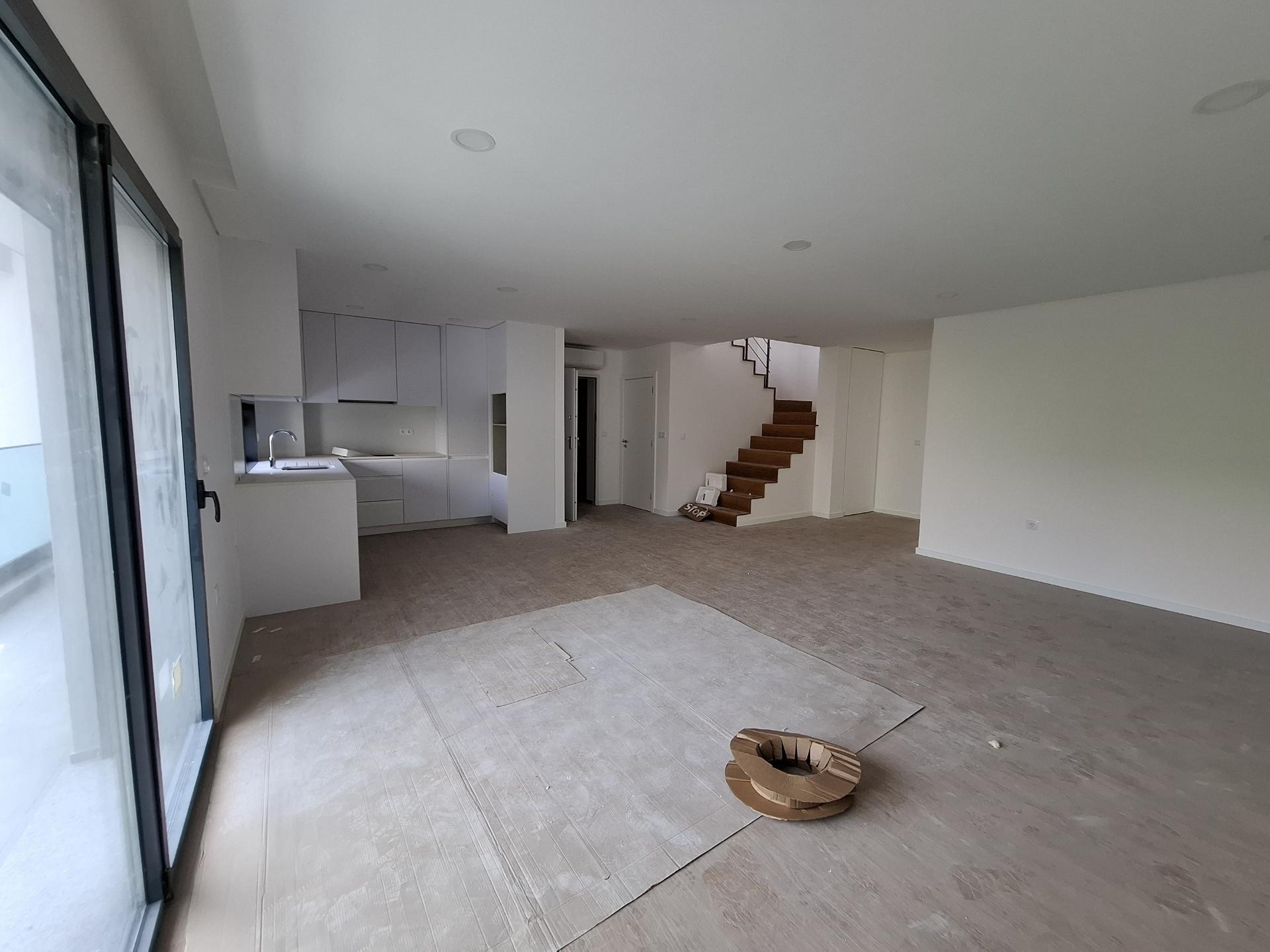 Apartamento T2 + Duplex Amplo + Terraço na Cobertura em Esgueira, Aveiro