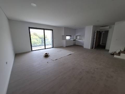 Apartamento T2 + Duplex Amplo + Terraço na Cobertura em Esgueira, Aveiro