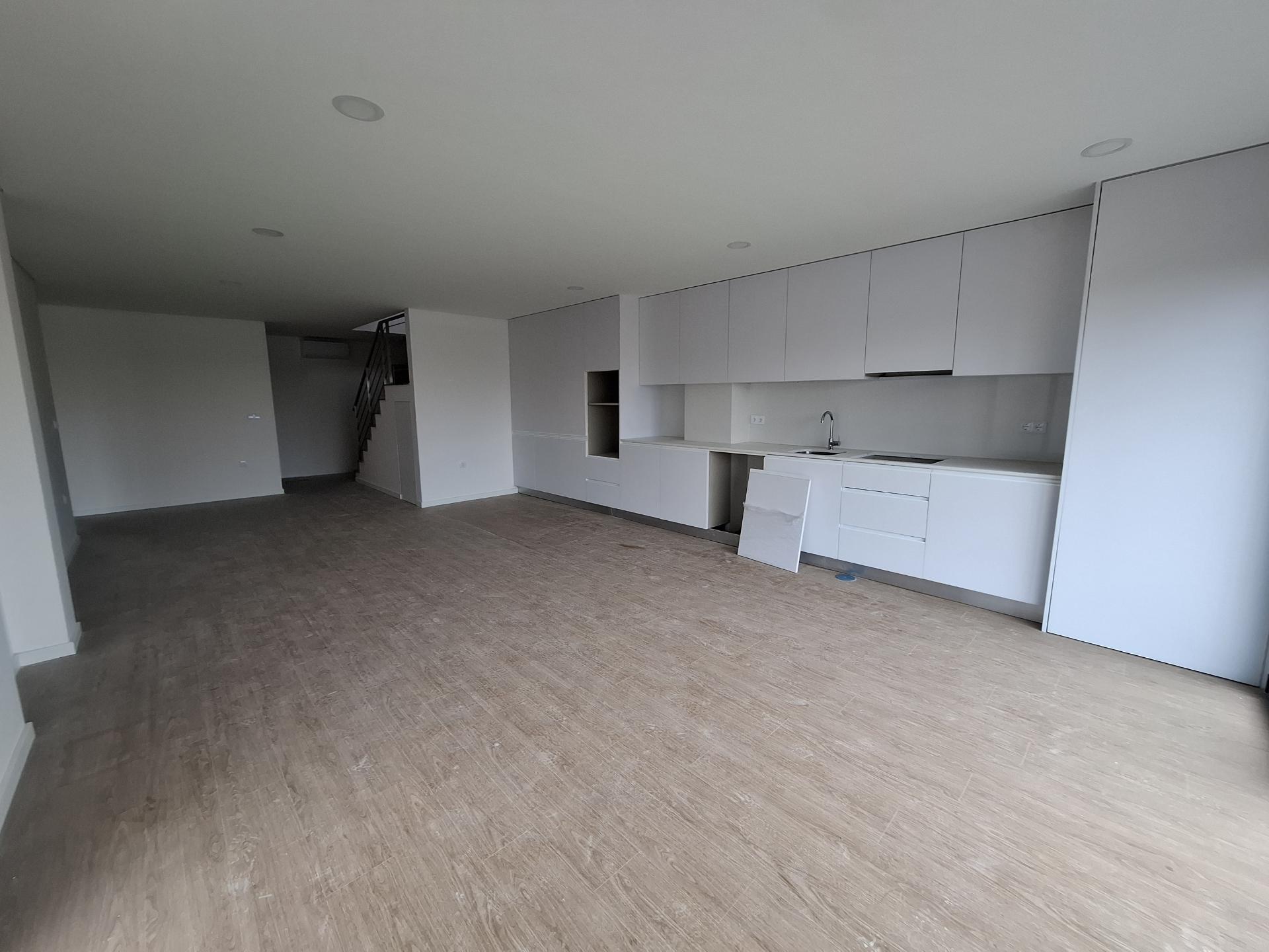 Apartamento T2 + Duplex Amplo + Terraço na Cobertura em Esgueira, Aveiro