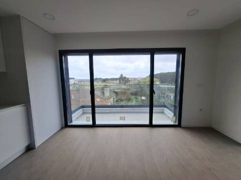 Apartamento T2 + Duplex Amplo + Terraço na Cobertura em Esgueira, Aveiro