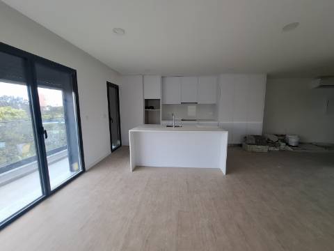 Apartamento T2 + Duplex Amplo + Terraço na Cobertura em Esgueira, Aveiro