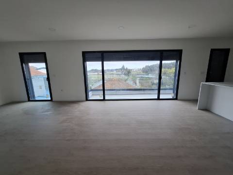Apartamento T2 + Duplex Amplo + Terraço na Cobertura em Esgueira, Aveiro