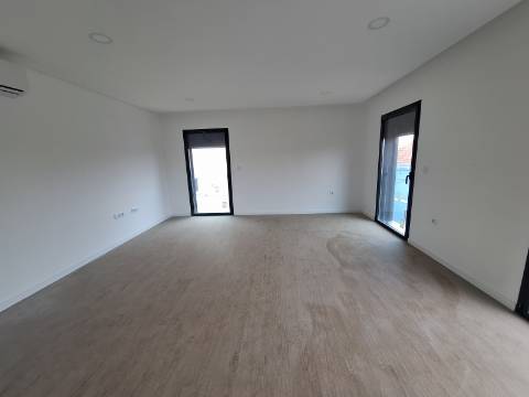 Apartamento T2 + Duplex Amplo + Terraço na Cobertura em Esgueira, Aveiro
