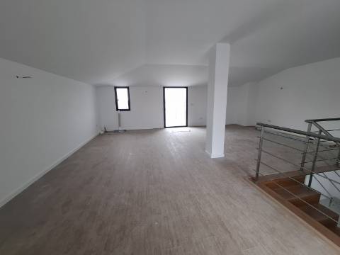 Apartamento T2 + Duplex Amplo + Terraço na Cobertura em Esgueira, Aveiro