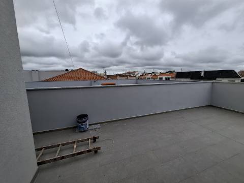 Apartamento T2 + Duplex Amplo + Terraço na Cobertura em Esgueira, Aveiro