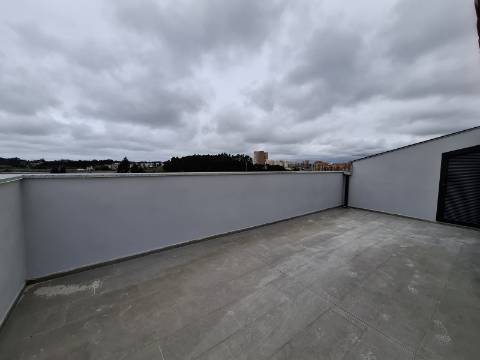 Apartamento T2 + Duplex Amplo + Terraço na Cobertura em Esgueira, Aveiro