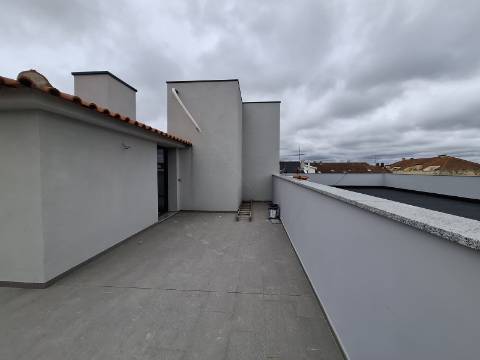 Apartamento T2 + Duplex Amplo + Terraço na Cobertura em Esgueira, Aveiro