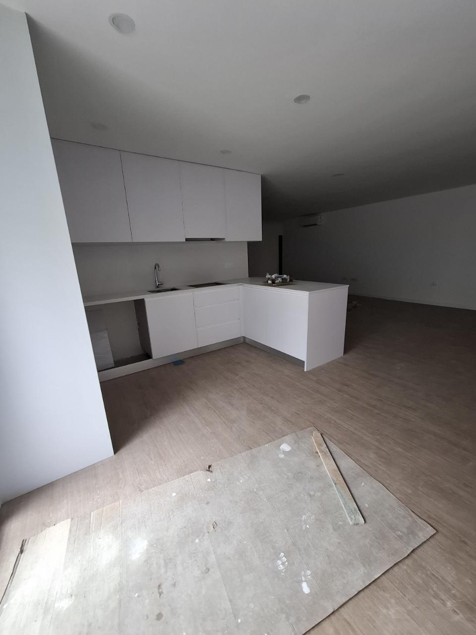 Apartamento T2 com Terraço no R/Chão em Esgueira, Aveiro