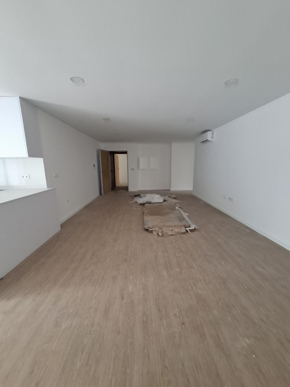 Apartamento T2 com Terraço no R/Chão em Esgueira, Aveiro