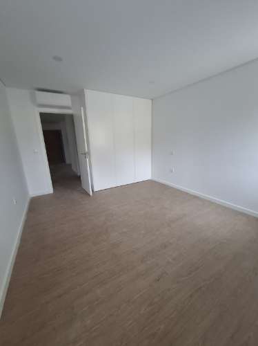 Apartamento T2 com Terraço no R/Chão em Esgueira, Aveiro