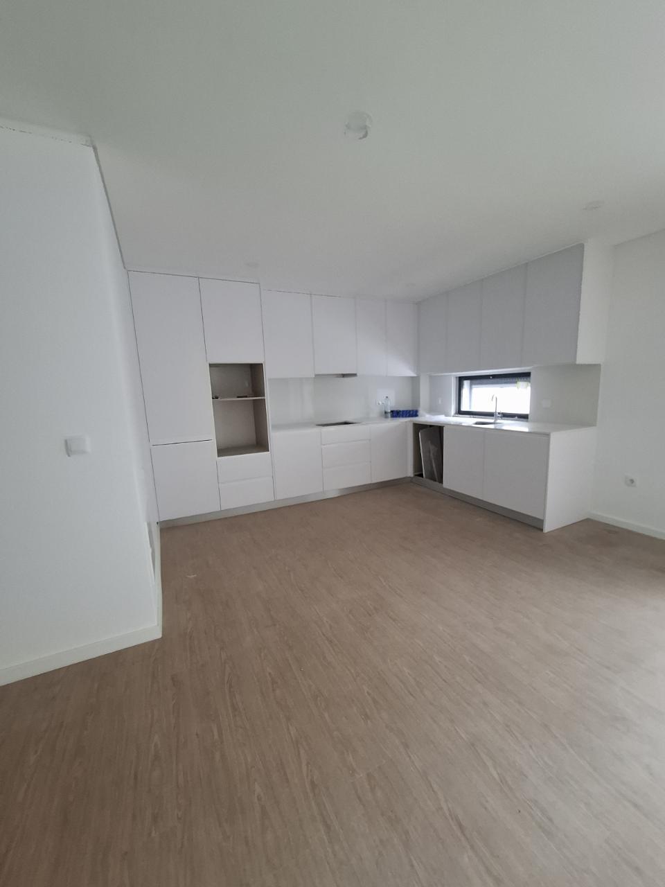 Apartamento T2 + Terraço no R/Chão em Esgueira, Aveiro
