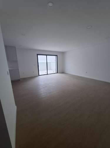 Apartamento T2 + Terraço no R/Chão em Esgueira, Aveiro