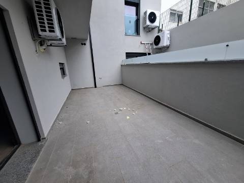 Apartamento T2 + Terraço no R/Chão em Esgueira, Aveiro
