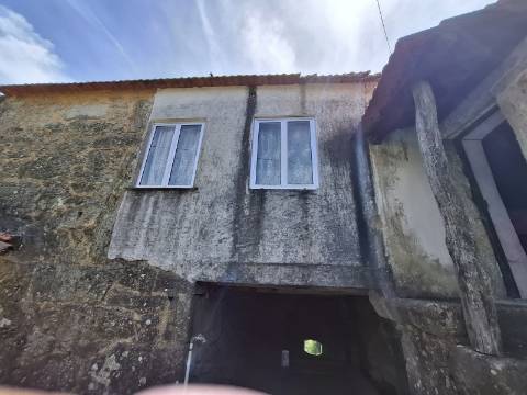 Excluvivo Casa de Campo T3 Independente em Vale de Cambra