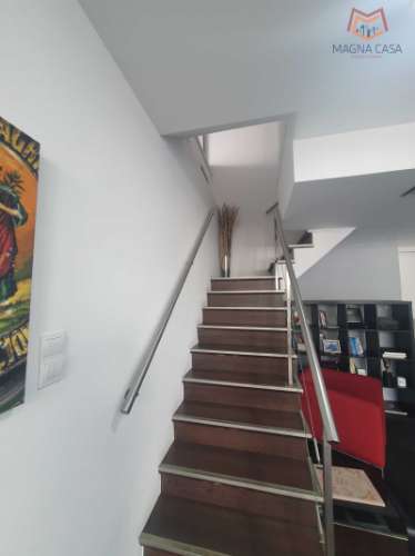 Loja em Rua Principal de Algés