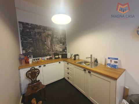 Loja em Rua Principal de Algés