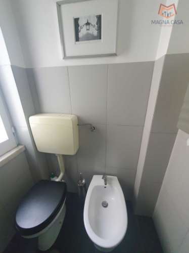 Loja em Rua Principal de Algés