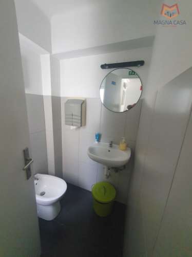 Loja em Rua Principal de Algés