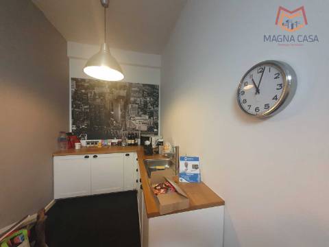 Loja em Rua Principal de Algés