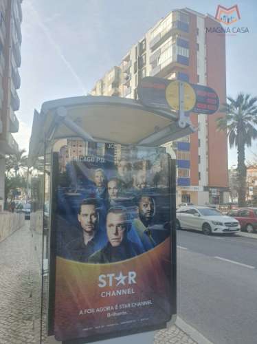 Loja em Rua Principal de Algés