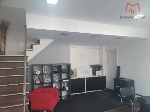 Loja em Rua Principal de Algés