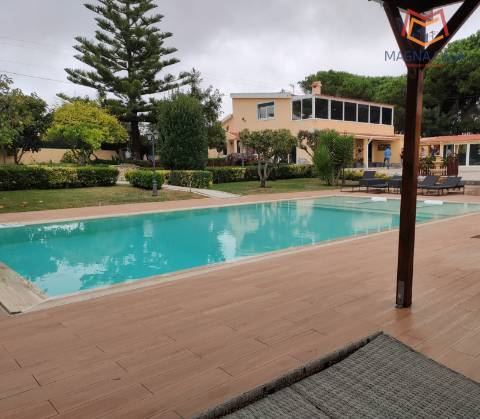 Luxuosa Quinta T3 com piscina e amplo terreno em Terrugem, Sintra - O seu refúgio perfeito.