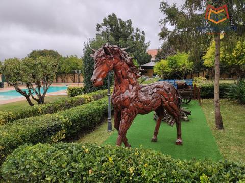 Luxuosa Quinta T3 com piscina e amplo terreno em Terrugem, Sintra - O seu refúgio perfeito.
